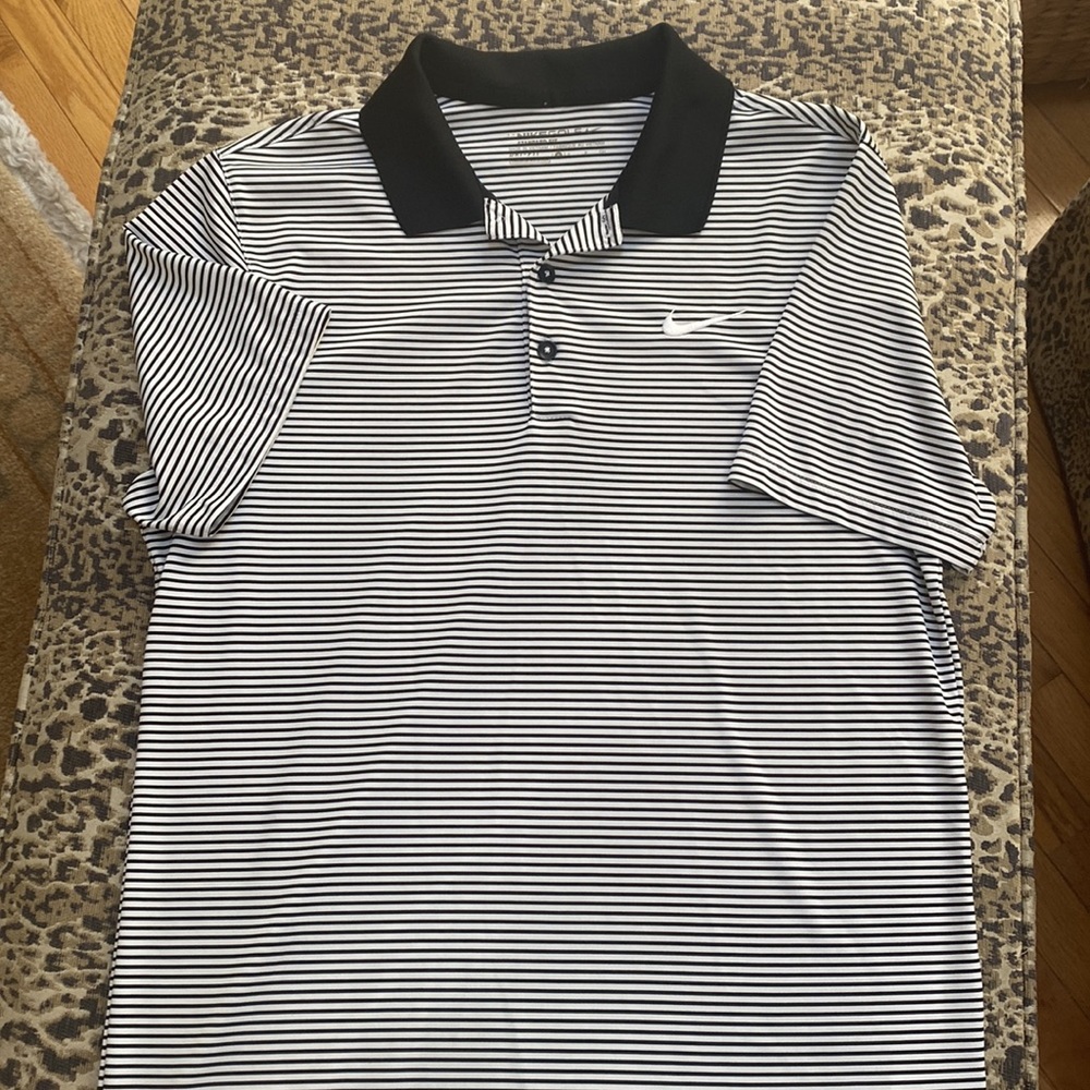Nike golf shirt standard fit sz Small